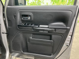 運転席周りは、シンプルながらも機能的にまとめられています。広々とした空間で、快適なドライブを楽しめます。使いやすさも考慮されています。