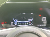 ひと目で確認できるメーター類。運転に必要な情報を的確に伝え、安全運転をサポートします。視認性の高いデザインも魅力です。