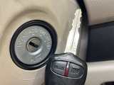 【キーレス】少し離れた場所からでもボタン一つでドアの開錠・施錠ができるのでとっても便利!ドアの鍵穴周りに傷をつけることもありません♪