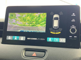 狭い場所でも安心のバックモニター。周囲の状況を把握しやすく、安全な運転をサポートします。ガイドライン表示で、より正確な駐車を支援。