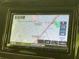 運転をサポートするナビゲーションシステム。目的地までの道順をわかりやすく表示し、快適なドライブをアシストします。渋滞情報も確認できます。