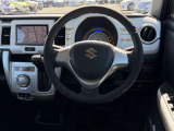 【純正革巻きステアリング】上質な革を使用することで、手にしっかり馴染みとても運転しやすいハンドルです♪