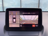 狭い場所での駐車やすれ違いなどでより的確な運転操作に役立つ360&deg;ビューモニターが装備されています。