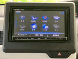 高機能なナビゲーションシステムが、快適なドライブをサポート。多彩な情報表示で、目的地までスムーズに案内します。使いやすさにも配慮されています。