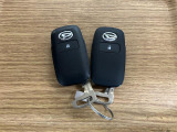 【スマートキー】 スマートキーを携帯していれば、ドアハンドルのボタンを押すだけでロックの解除ができます。