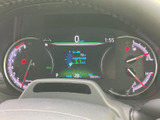 視認性の高いメーターパネル。運転に必要な情報を的確に表示し、安全な運転をサポートします。美しいデザインも目を引きます。