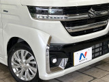 【LEDヘッドライト】悪天候や夜間走行時も良好な視界を確保し安心して運転できる高輝度LEDヘッドライトを装備!点灯速度が早く、消費電力も抑えられています。