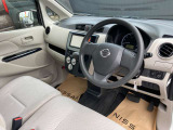運転席まわりは機能的で操作しやすいです。