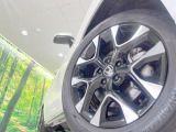【純正18インチアルミホイール】外観にマッチした純正アルミホイールを装着しております。各種社外アルミホイールや、スタッドレスタイヤも取扱いしております。是非ご相談ください♪