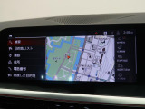 【純正ナビゲーション】BMWのナビゲーションは操作性も良く、詳細な地図情報と交通状況を見やすく表示し、快適なドライビングをサポートしながら目的地までナビゲートします。
