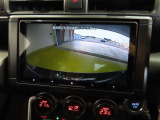 バックカメラが付いているので後方確認が非常にしやすいです。今や運転初心者も熟練者も必須装備!ついていて損はないですね♪
