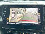 ●パノラミックビューモニター:専用のカメラにより、上から見下ろしたような視点で360度クルマの周囲を確認することができます☆死角部分も確認しやすく、狭い場所での切り返しや駐車もスムーズに行えます。