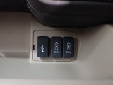 USBつなげられます♪充電などお役にたちますよ!!