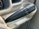 操作しやすいウインカーレバーで、スムーズな車線変更をサポート。安全確認と合わせて、確実な合図を出すことができます。