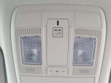 エアバッグ作動時や後突時、もしくは車内のSOSボタンを押した際に緊急通報オペレーターに連携し、救急・警察を手配します。更にオペレーターにも連携、お客様のご要望に応じてロードサービスの手配を行います。