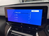 ブルートゥースに接続することにより、スマホに入ったお気に入りの音楽を車内で楽しむことができます♪あると本当に便利な機能になっています!