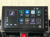 【9インチスマホ連携ディスプレイオーディオ】 対応しているスマホアプリを大画面で使えます!フルセグテレビやラジオの視聴、Bluetooth接続による音楽鑑賞、ハンズフリー通話なども利用可能です。