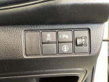 横滑りを防止するVSA等のスイッチは運転席の右側、手の届きやすい位置にあります。