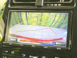 【バックカメラ】駐車時に後方がリアルタイム映像で確認できます。大型商業施設や立体駐車場での駐車時や、夜間のバック時に大活躍!運転スキルに関わらず、今や必須となった装備のひとつです!