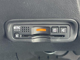 【ETC】有料道路を利用する際に料金所で停止することなく通過できる、ETC車載器(ノンストップ自動料金収受システム機器)が装備されています。セットアップを行うことで利用可能になります。
