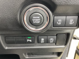 プッシュ式エンジンスタート。両側電動スライドドアを装備しております。