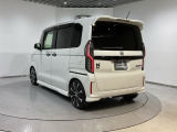 ご納車までの期間ですが、県内のお客様は2、3週間、県外のお客様は3、4週間ほどでご納車が可能となります。但し、お支払いや書類の状況によっては多少の前後もありますので、その際には何卒ご了承下さい。