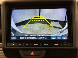 リバースギアに入れるだけで後方の表示へ切り替わります。夜間や雨の日の駐車も楽になりますよ。