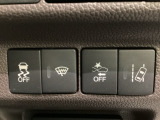 Hondaセンシング用の、VSA(ABS+TCS+横滑り抑制)解除と路外逸脱抑制機能のオンオフスイッチなどはハンドルの右側に装備しています。