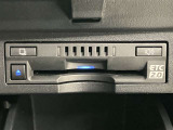 高速道路で便利な【ETC2.0】を装備しています。光ビーコン搭載で渋滞情報などナビゲーションと連動することで機能も充実いたします。他、観光施設に立ち寄るための高速料金割引サービス等もございます。