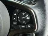 ◆アダプティブクルーズコントロール◆予め設定した車速内でクルマが自動的に加減速。前走車との適切な車間距離を維持しながら追従走行します。【LKAS】車線維持支援システムでステアリング操作を支援。