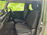 運転席周りは、操作しやすいように配置されており、直感的に操作できます。