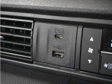 ◆USBチャージャー◆使いやすい場所に装備されています。