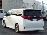 明るく広々、落ち着いた店内では、中古車のご検討・ご購入のほか、携帯電話(au)の購入等、様々なご相談に幅広く応えていきます♪