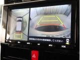 パノラミックビューモニター付きです。車両を上から見たような映像をディスプレイオーディオ画面に表示。運転席からの目視だけでは見にくい、車両周辺の状況をリアルタイムでしっかり確認できます。