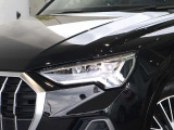 ●Audiが最初に採用したLEDポジショニングランプ。シャープなラインで昼間でも点けていたいと思うほど上品でオシャレです。夜間走行時はさらに目立ちます!