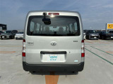 お車の後方画像です。センサー付きでバック後退も安心です。