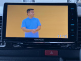 停車中に、地上デジタル放送を視聴できます。休憩時間などに、エンターテイメントを楽しめる便利な機能です。