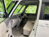運転操作に必要なスイッチ類は、手に届きやすく配置されています。運転に集中できる、使いやすい空間を実現しています。快適な運転環境です。