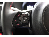 運転中でもステアリングから手を放すことなくステレオの操作が可能なステアリングリモコンをご用意