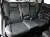 運転席のスペースはゆったりしていて、視界も広く確保されているので普段の運転からロングドライブまで快適です。