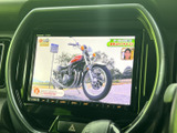 停車中にテレビや映像を楽しめる機能が搭載。長距離移動や休憩時間のお供に最適です。エンターテインメント性を高めてくれます。