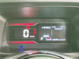 重要な情報をわかりやすく表示。運転に必要な情報を一目で確認できます。視認性が高く、安全運転をサポートします。