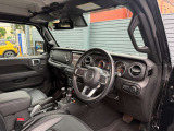 ステアリングを握ればJeepワールドが目の前に広がります!
