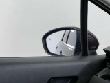 【ブラインドスポットモニター】巻き込み事故防止や、車線変更時の事故も予防します。