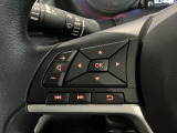 ステアリングスイッチで、目線を逸らさずオーディオの操作やメーター内のディスプレイの変更ができます。
