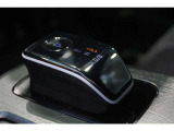 感覚的に使いやすいシフトレバー!電動パーキングにオートブレーキホールドもついています。e-POWERならではのワンペダル操作もできます。