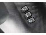 運転席はさらに自分のベストポジションを記録できるシートメモリー機能付
