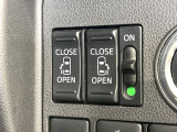 【両側パワースライドドア】スマートキーや運転席のスイッチで後席両側スライドドアの開閉が可能♪電動だから力を入れてドアを開ける必要が無く、小さなお子様でも簡単に開け閉めでき快適です♪