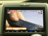 停車中に楽しめるTV機能。長距離移動や休憩時間など、様々なシーンでエンターテイメントをお届けします。※走行中の視聴はご遠慮ください。