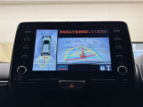 真上から見下ろしたような視点で車とその周囲を確認出来る画面と、車両後方を映し出すバックモニター画面の2つを表示してくれます。